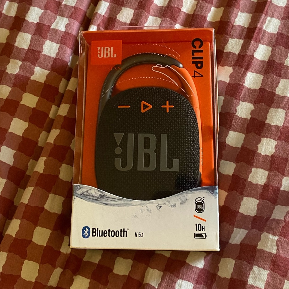 JBL clip 4